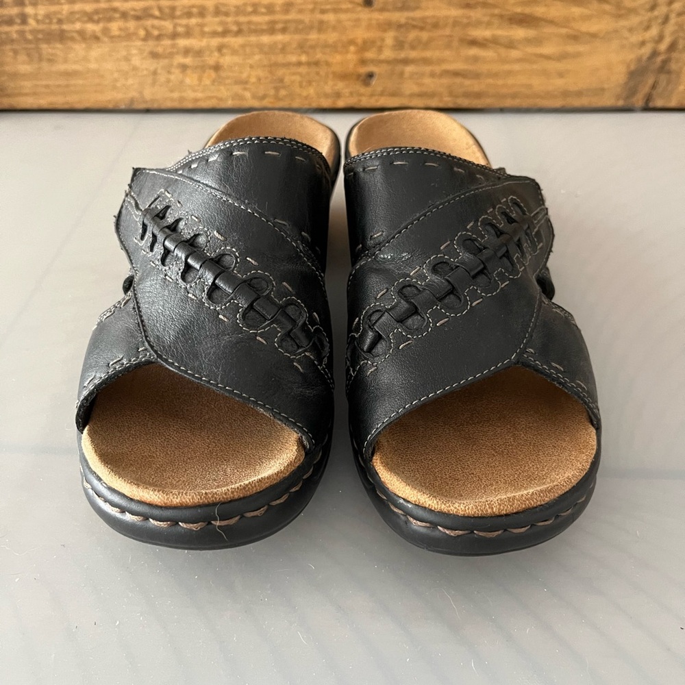Clarks Sandals. Super light, Velcro closure. Size 8 w